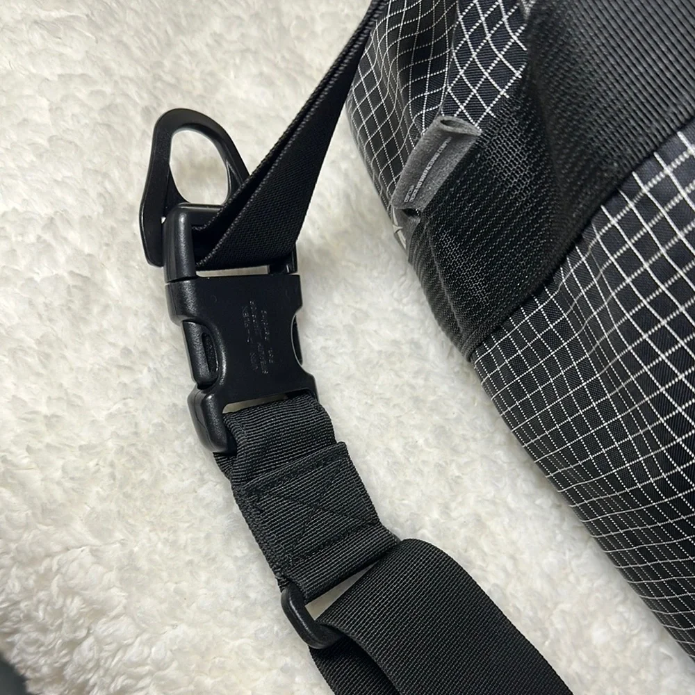 Reebok Black Grid Pattern Gym Duffel Bag Yoga Travel Tote 16x12‎